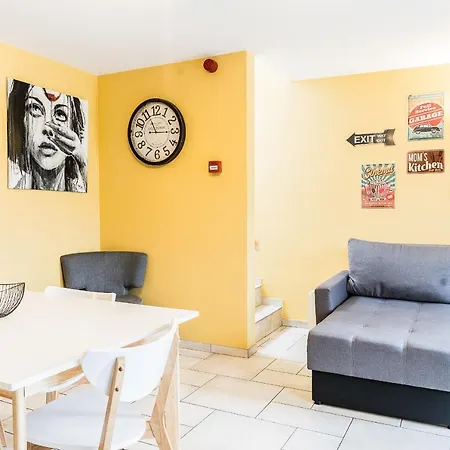 別荘 Lovely, Colourful For Small Families